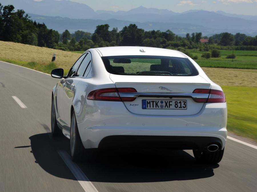  Jaguar XF 2.2 Diesel Option Pack 2011 года  (фото 12 из 15)